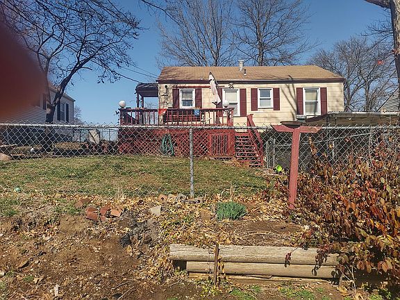 3rd image of 1203 Shawnee St