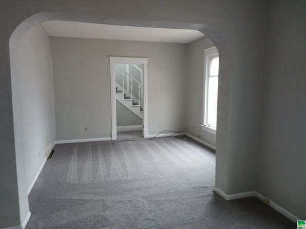 206 S Pine St, Vermillion, SD 57069