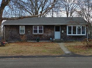 30 Primrose Ln, Tiverton, RI 02878