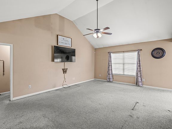 5th image of 201 Legacy Ln