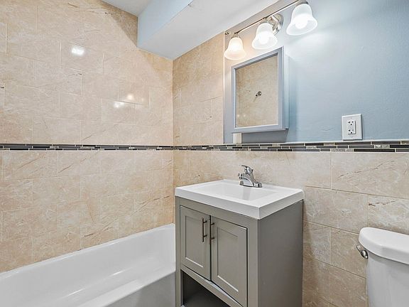 5th image of 159 Dwight St