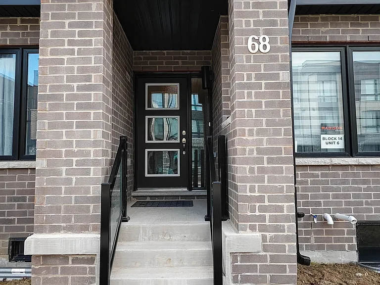68 Stauffer Cres — Photo 2