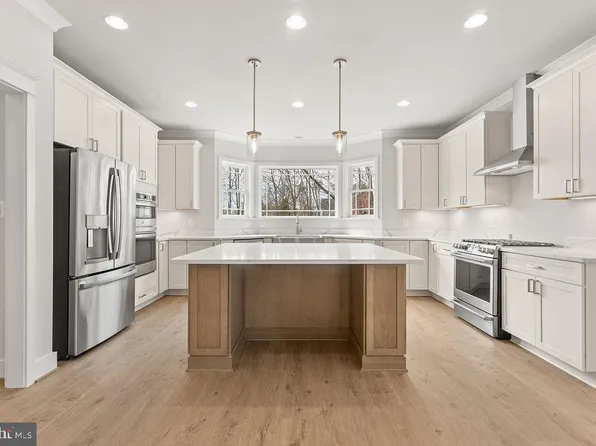 5903 Copper Mill Dr, Fredericksburg, VA 22407