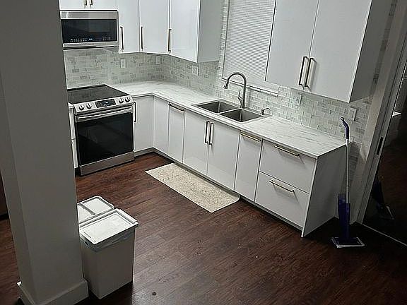 5th image of 624 NE 21st Ave