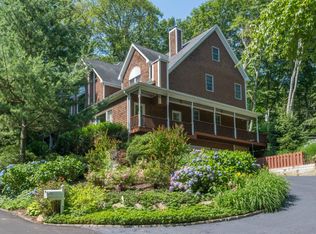 7 Lecluse Lane, Huntington Bay, NY 11743