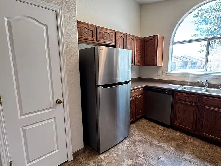 1326 Magoffin Pl — Photo 4