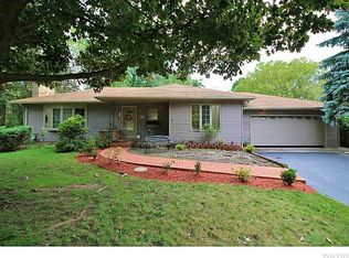 8235 Ericson Dr, Williamsville, NY 14221