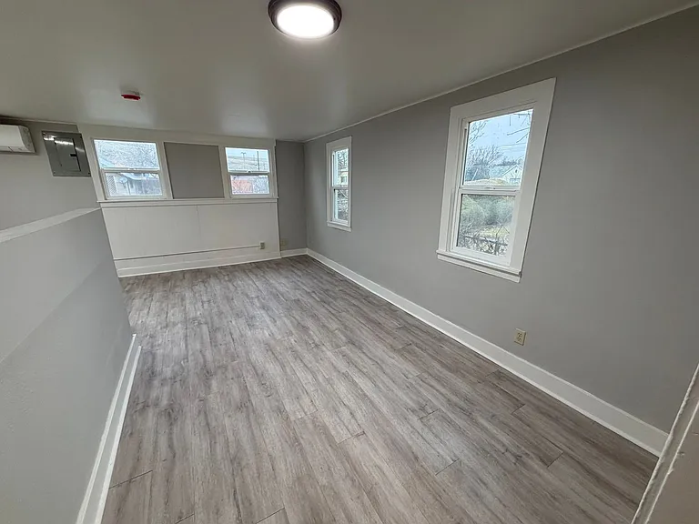 1906 SE Byers Pl — Photo 4