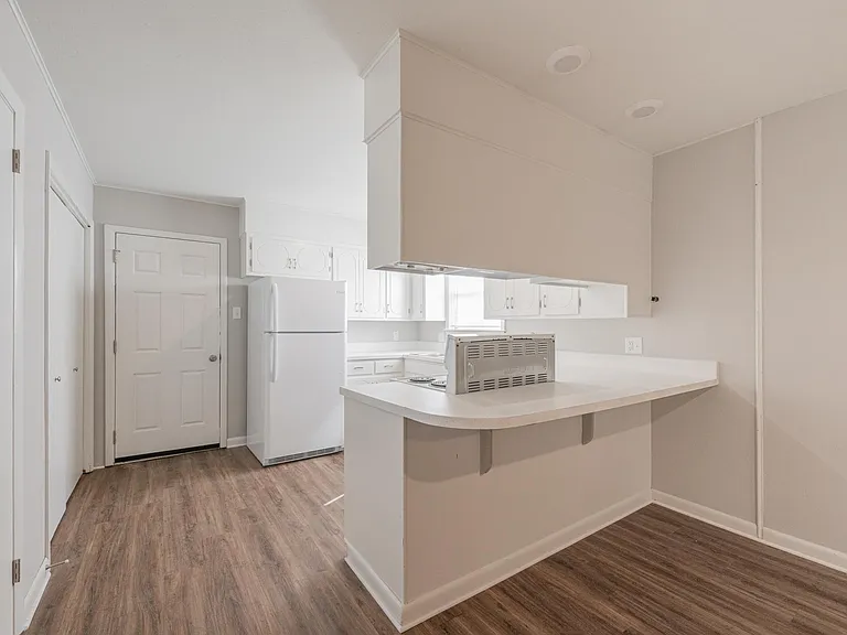 1325 Robins St #6 — Photo 4