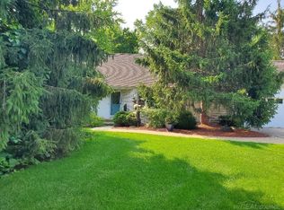 48164 Sugarbush Rd, Chesterfield, MI 48047