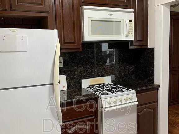 5th image of 1109 E 1st St APT 3