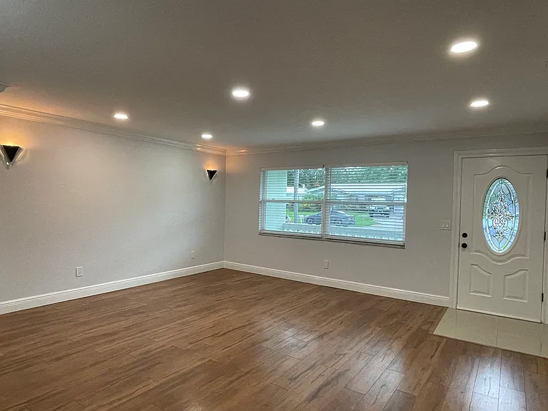 1395 Ambassador Dr — Photo 5