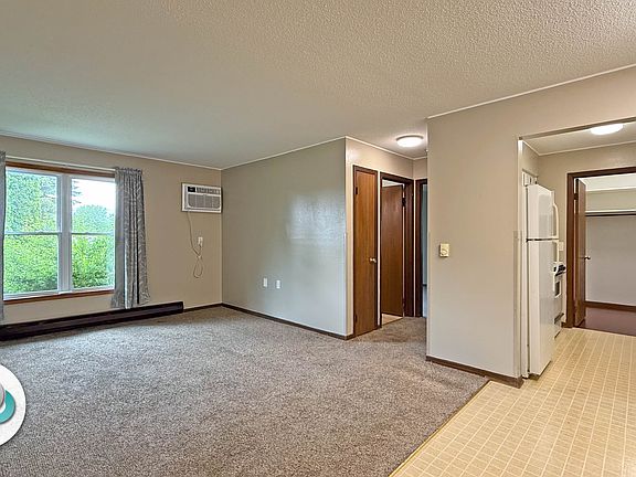 4th image of 802 Clover Ct #1