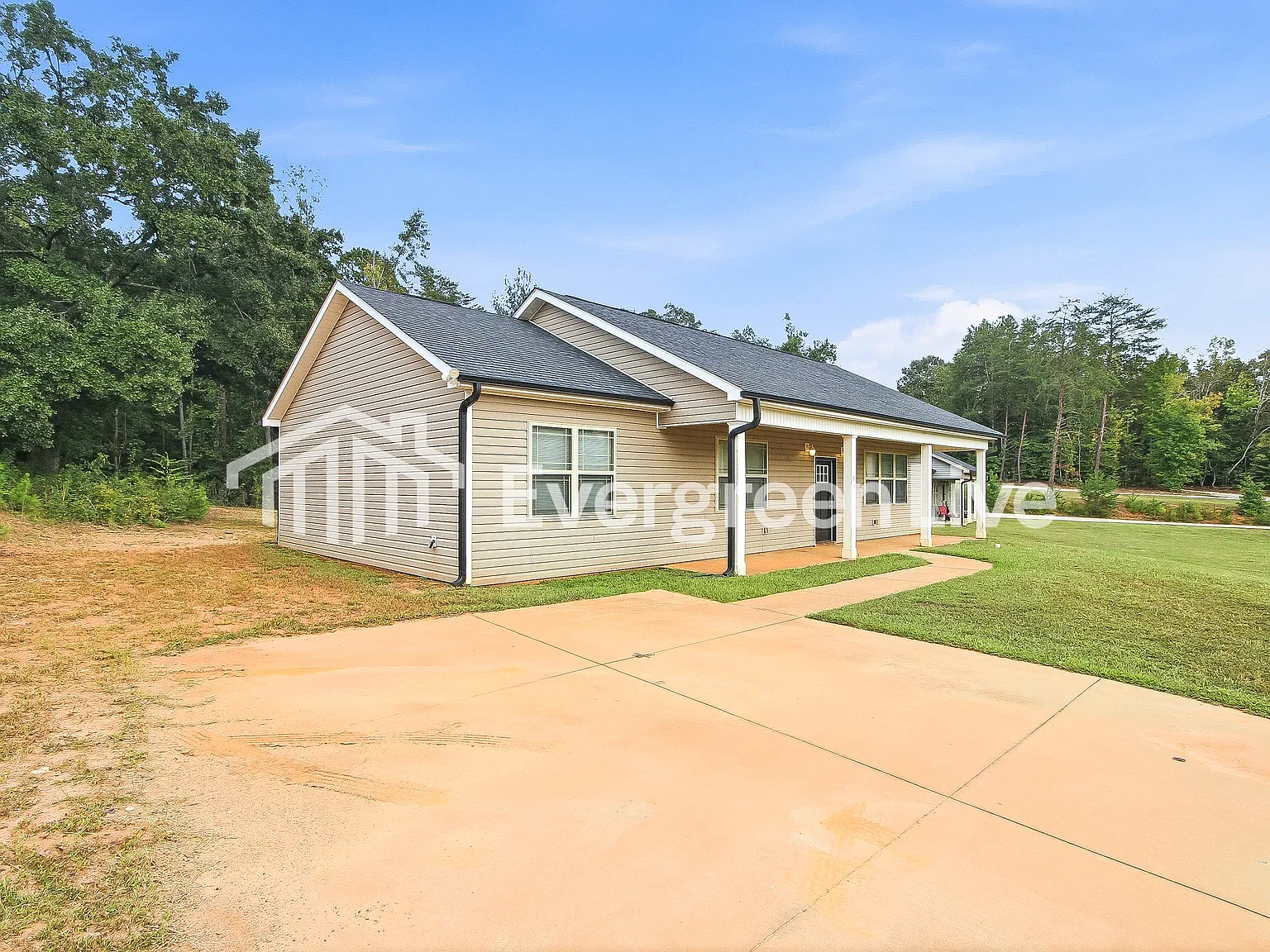 3 bed, 2.0 bath, 1400 sqft, $1,545 — Photo 2