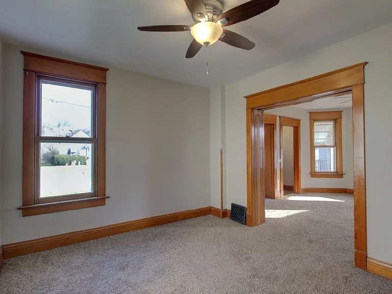 514 S Clark St — Photo 28