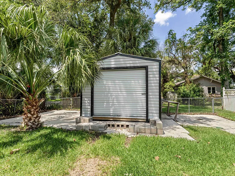 2647 Forbes St — Photo 36
