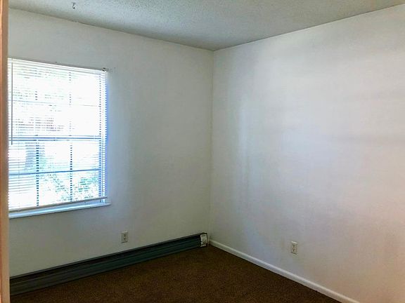 4th image of 907 W 11th St