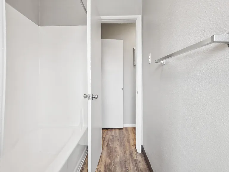 Park Vista Apartments — Photo 9