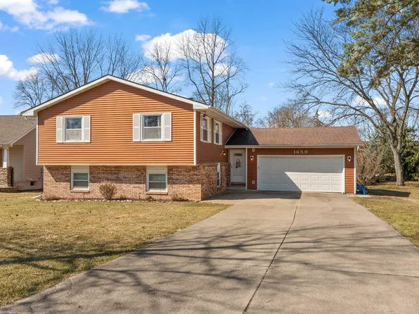 1659 Sunnyslope Dr, Crown Point, IN 46307