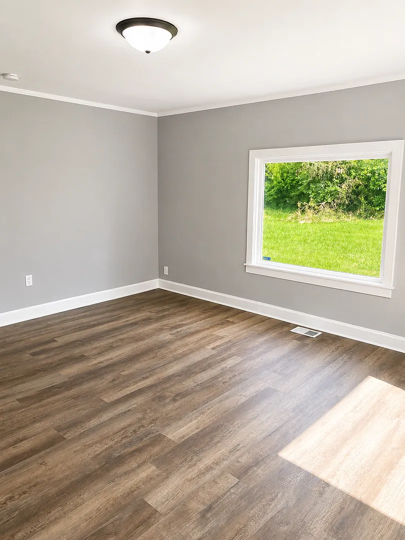 Spacious 3BR South Columbus Home with Sunroom, Full Basement, Garage, and Large Yard! — Photo 3