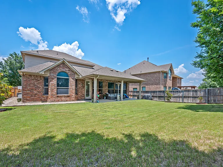 622 Newchester Dr — Photo 39