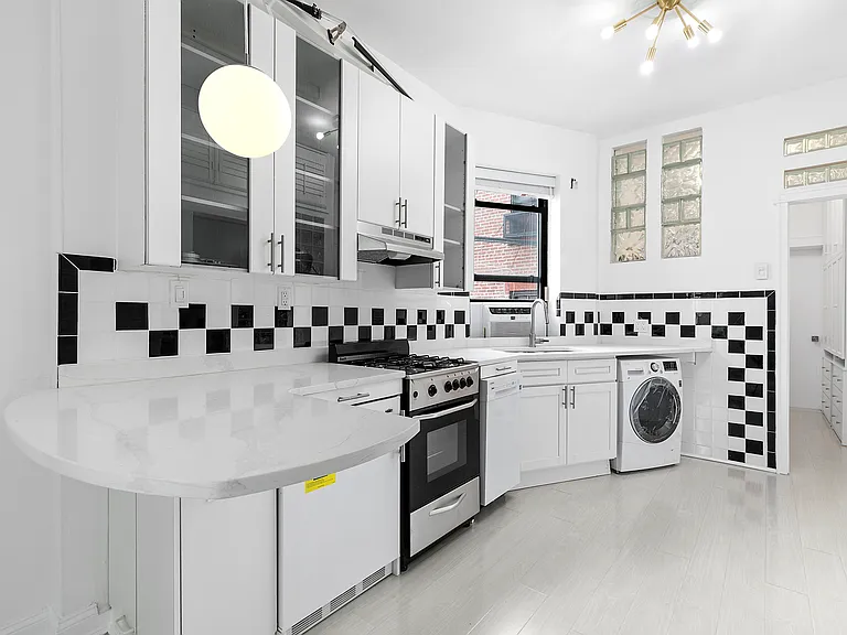 41 Perry St #3-B — Photo 1