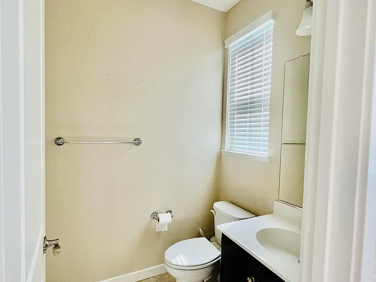 304 E Angelina Ave — Photo 7