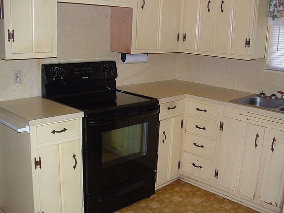 4th image of 101 W Avenue B