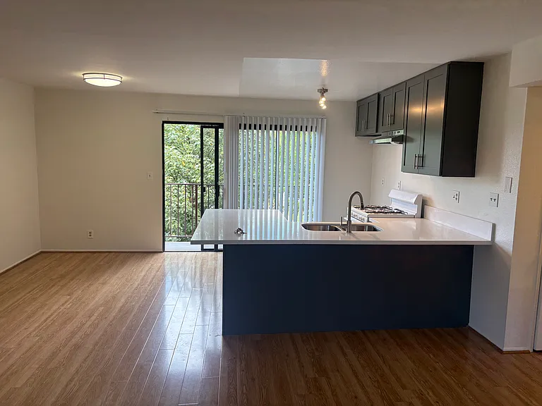 1050 Raymond Ave #210 — Photo 2