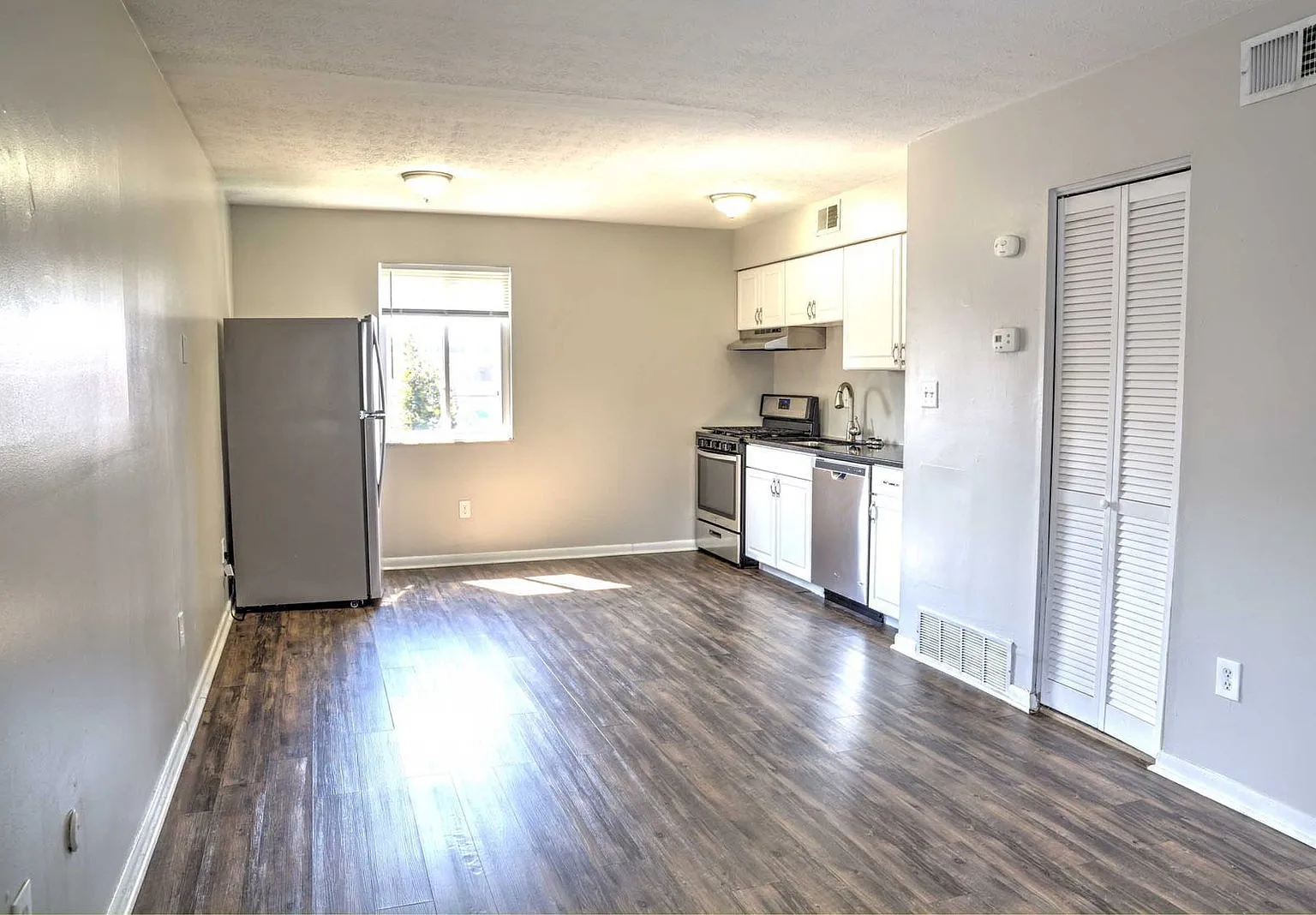 1 bed, 1.0 bath, $1,295 — Photo 3