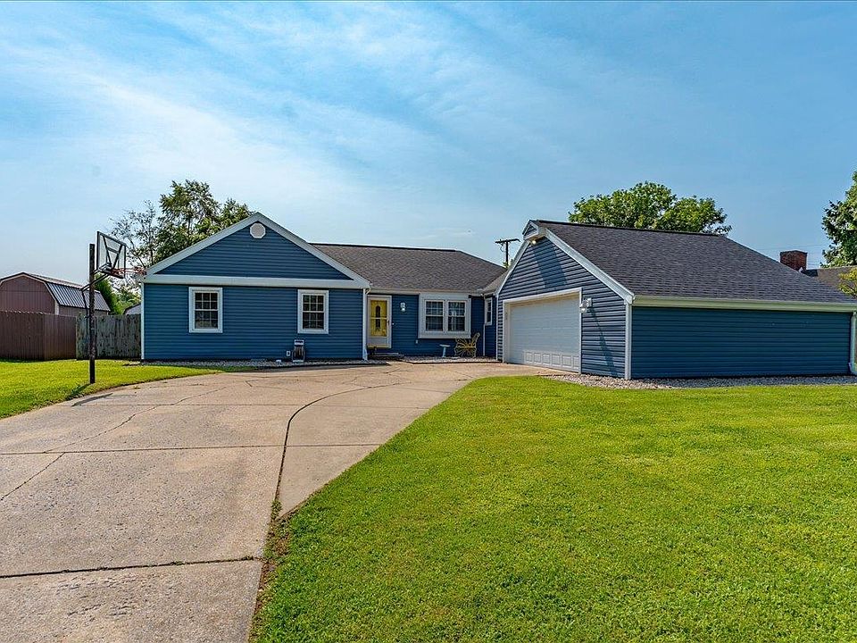1st image of 208 Bittersweet Ln