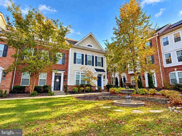 13 Steeplechase Dr, La Plata, MD 20646