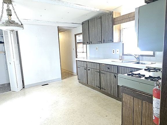 3rd image of 2300 Massachusetts Ave Trailer 18
