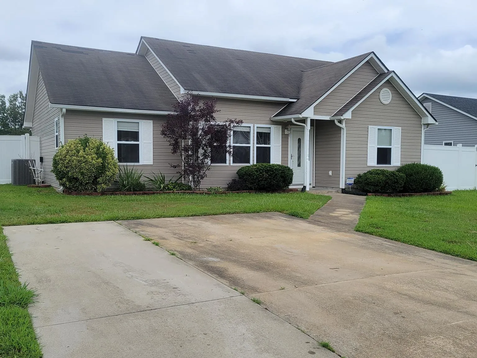 3 bed, 1278 sqft, $2,100 — Photo 3