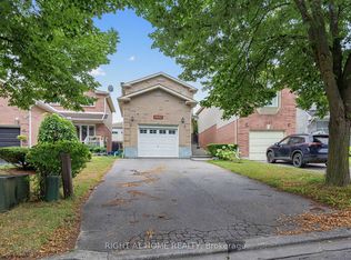 1663 Tawnberry St, Pickering, ON L1X 2C4