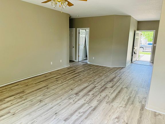 2nd image of 1377 Chichester Dr