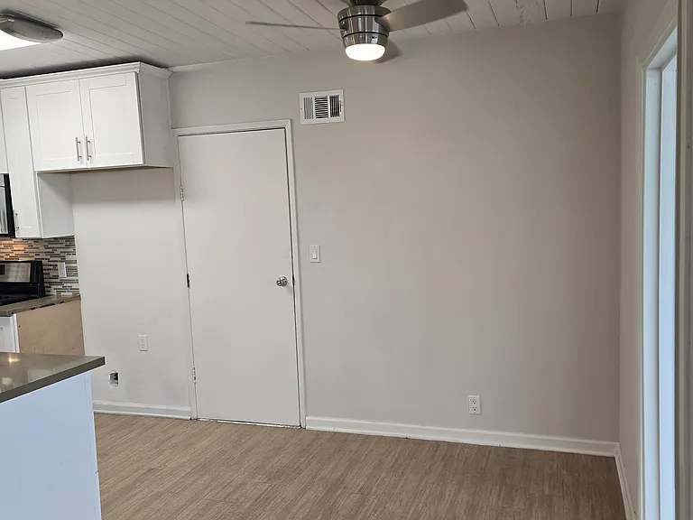 2688 Lake Ave — Photo 6