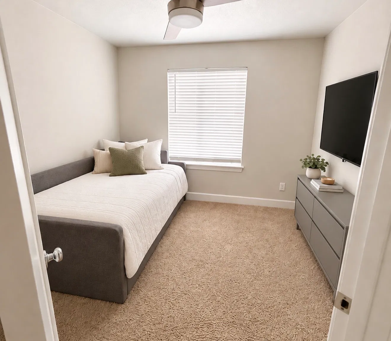 3 bed, 2.5 bath, 1734 sqft, $2,650 — Photo 4