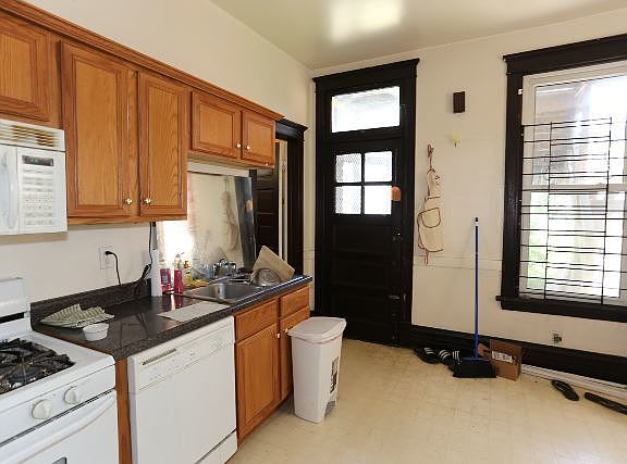 5th image of 3241 N Kenmore Ave #1