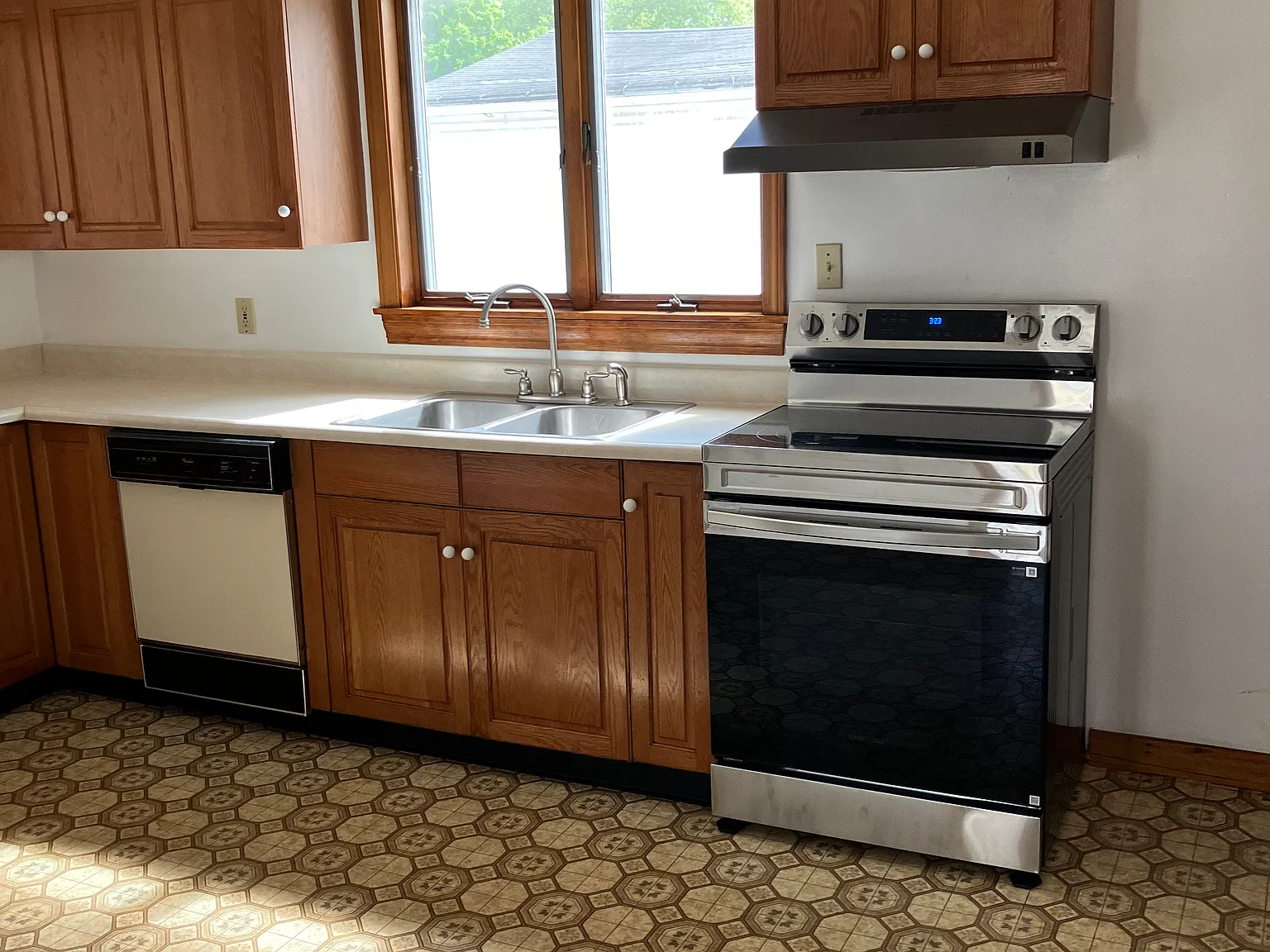 2 bed, $1,900 — Photo 3