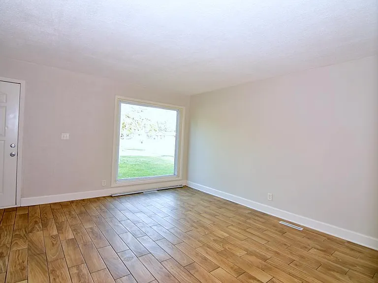 116 Center Rd — Photo 5