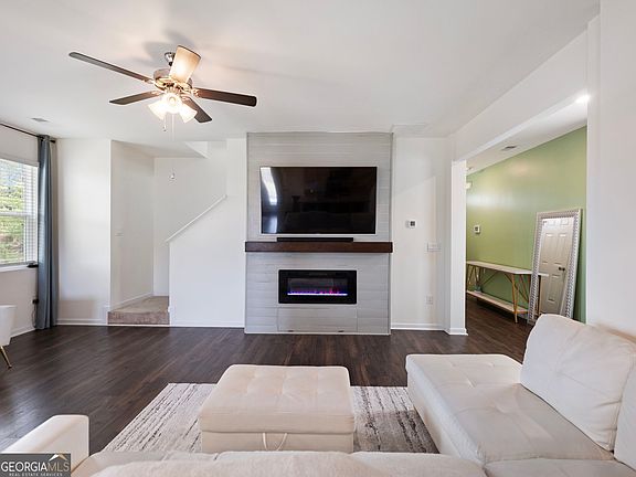 3rd image of 141 Gaston Ct