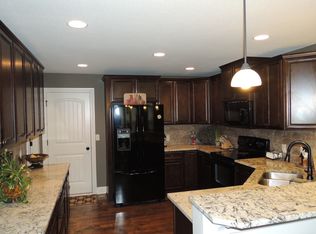 4823 Augusta Dr, Basehor, KS 66007