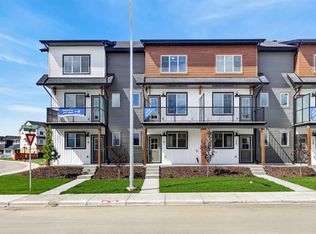 8 S Hotchkiss Parade SE, Calgary, AB T3S0X5