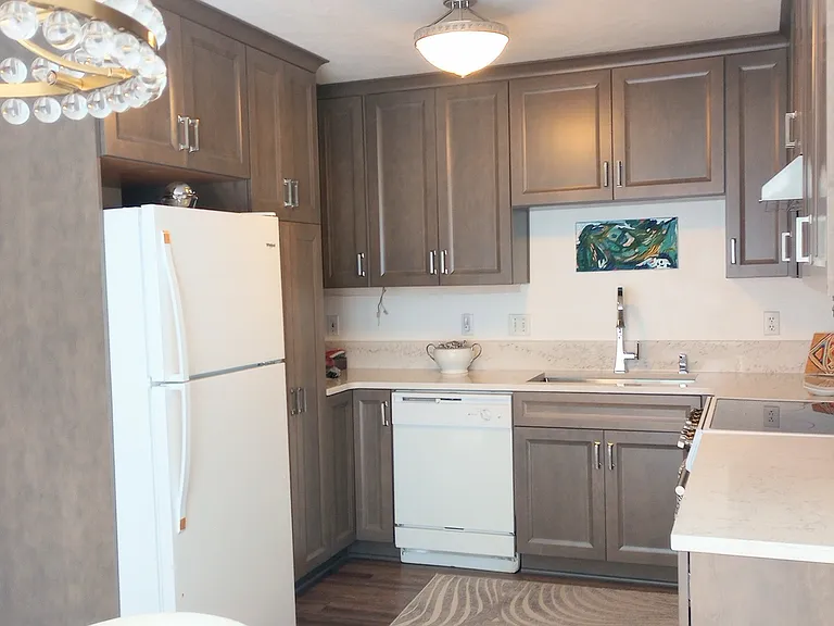 1015 Clinton Dr — Photo 2