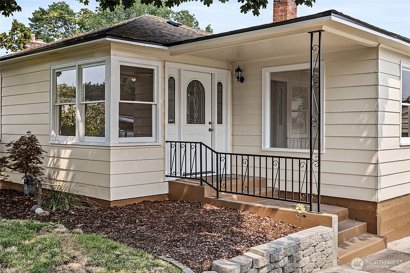 2nd image of 615 S 21st Avenue