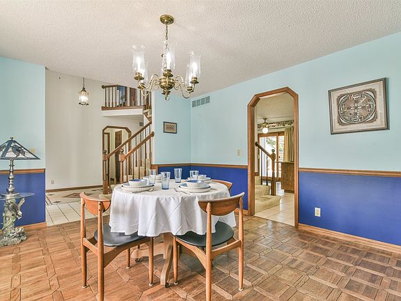 5th image of 1927 S Lori Ln