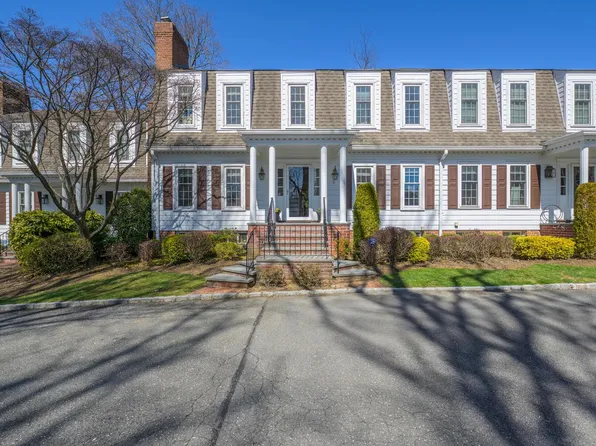 2 Duke Of Gloucester, Manhasset, NY 11030
