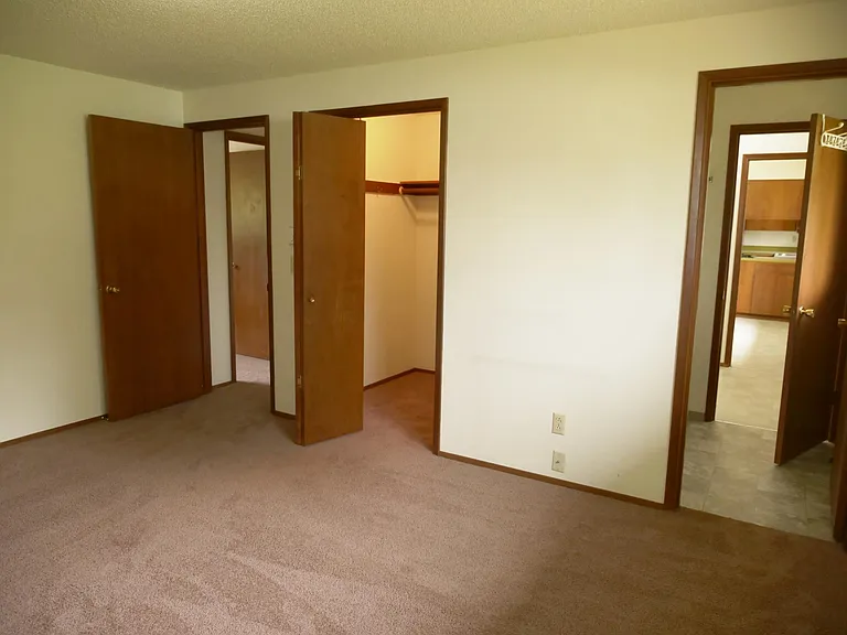 9904 46th Ave E — Photo 14