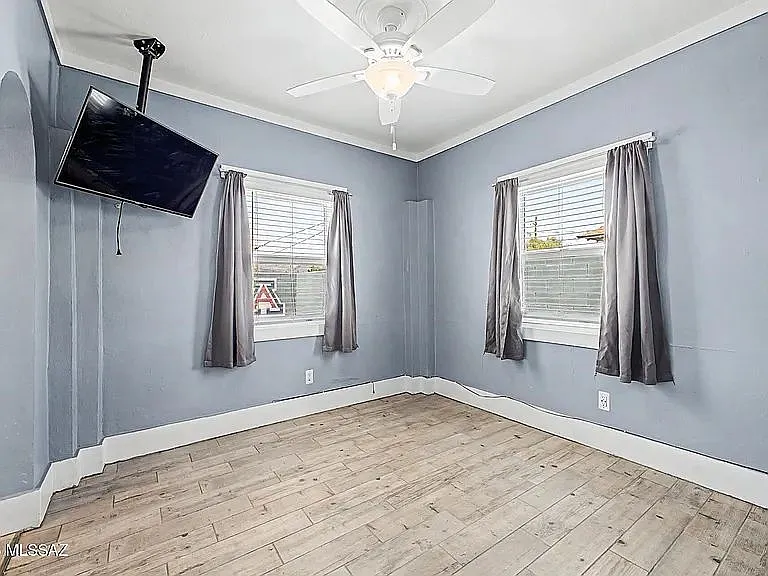 825 E Helen St — Photo 18